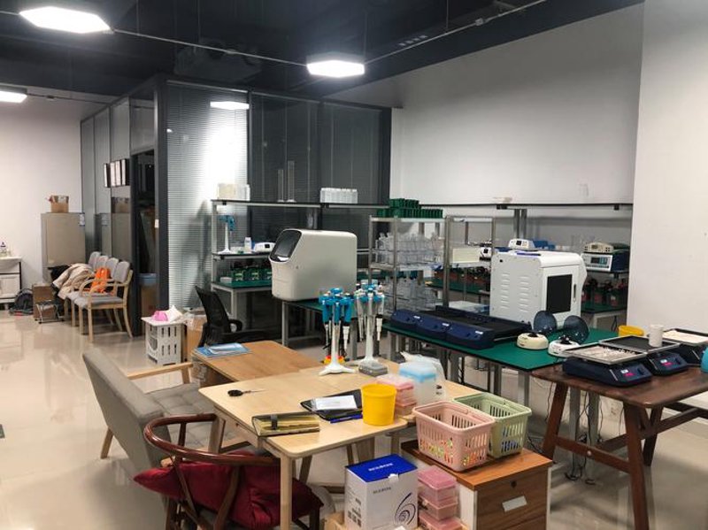 在寻找合适的店铺位置时,如何选择一个理想的店铺至关重要。青冈县作为一个新兴市场,也面临着同样的挑战。今天我们就来探讨一下如何选择一家理想的鞋店。